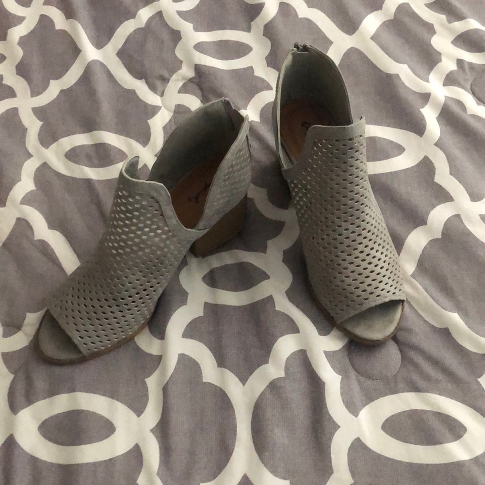 Women’s shoes